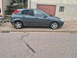 Grau Gebraucht 2005 Ford Focus Kleinwagen | 2.700 € (Fairer Preis)