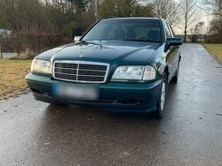Grün Gebraucht 1998 Mercedes C180 Kombi | 2.950 € (Guter Preis)