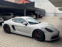 Grau Gebraucht 2018 Porsche Cayman S Coupé | 64.700 € (Etwas zu teuer)