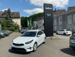 Weiß Neu 2025 Kia Ceed Limousine | 26.490 € (Fairer Preis)