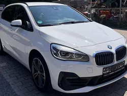 Weiß Gebraucht 2020 BMW 220 Active Tourer Sport Line Van / Kleinbus | 18.999 € (Guter Preis)