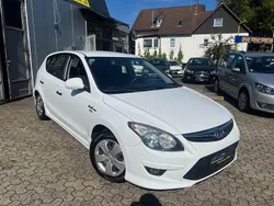 Weiß Gebraucht 2011 Hyundai i30 Limousine | 4.690 € (Fairer Preis)