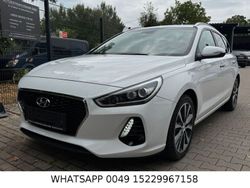 Weiß Gebraucht 2017 Hyundai i30 Limousine | 11.900 € (Fairer Preis)