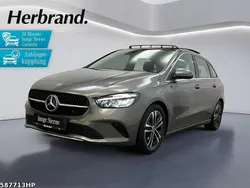 Metalliclack mountaingrau Gebraucht 2024 Mercedes B200 Progressive Van / Kleinbus | 34.690 € (Teuer)