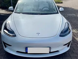 Weiß Gebraucht 2021 Tesla Model 3 Standard Range Plus Limousine | 23.900 € (Fairer Preis)