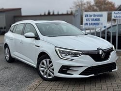 Weiß Gebraucht 2022 Renault Mégane IV Business Limousine | 13.600 € (Fairer Preis)
