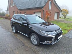 Schwarz Gebraucht 2020 Mitsubishi Outlander P-HEV Diamant Edition SUV | 26.900 € (Etwas zu teuer)