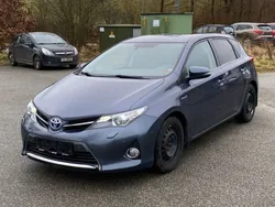 Rot Gebraucht 2015 Toyota Auris Edition Limousine | 7.900 € (Fairer Preis)