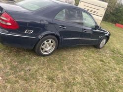 Blau Gebraucht 2003 Mercedes E220 Elegance Limousine | 1.350 € (Superpreis)