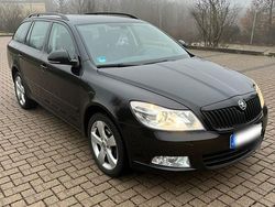 Schwarz Gebraucht 2010 Skoda Octavia Kombi | 4.800 € (Fairer Preis)