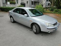 Silber Gebraucht 2003 Ford Mondeo Ghia Limousine | 2.090 € (Fairer Preis)