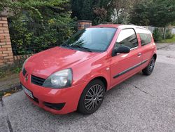 Rot Gebraucht 2009 Renault Clio II Kleinwagen | 960 €