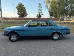 Blau Gebraucht 1981 Mercedes E230 Limousine | 11.500 €