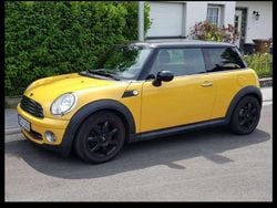 Gelb Gebraucht 2009 Mini Cooper Kleinwagen | 3.800 € (Fairer Preis)