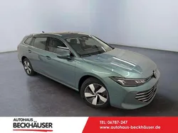 U7 mariposite green met. Neu 2025 VW Passat Business Kombi | 44.858 € (Teuer)