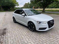 Weiß Gebraucht 2015 Audi A3 Sportback Ambition Kleinwagen | 13.200 € (Fairer Preis)
