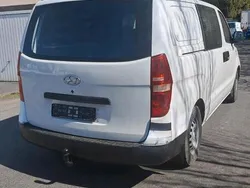 Weiß Gebraucht 2010 Hyundai H-1 Van / Kleinbus | 6.000 €