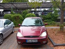 Rot Gebraucht 2001 Ford Focus Limousine | 1.350 € (Fairer Preis)