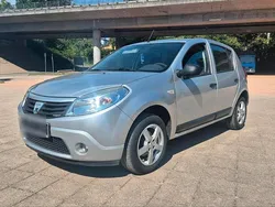 Silber Gebraucht 2009 Dacia Sandero Kleinwagen | 2.000 € (Teuer)