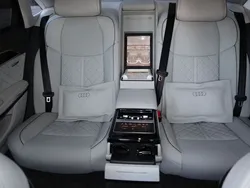 Grau Gebraucht 2023 Audi A8L Sport Limousine | 93.000 € (Teuer)