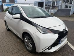 Weiß Gebraucht 2017 Toyota Aygo X-play Kleinwagen | 5.100 € (Guter Preis)