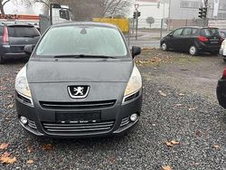 Grau Gebraucht 2010 Peugeot 5008 Access Van / Kleinbus | 2.799 € (Guter Preis)