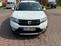 Weiß Gebraucht 2015 Dacia Sandero Stepway Kleinwagen | 7.500 € (Teuer)
