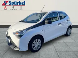 Weiss Gebraucht 2021 Toyota Aygo Kleinwagen | 9.980 € (Fairer Preis)