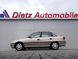 Beige Gebraucht 1996 Opel Astra Limousine | 3.999 € (Teuer)