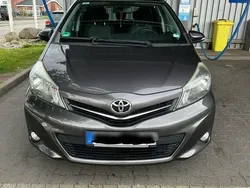 Grau Gebraucht 2014 Toyota Yaris Kleinwagen | 6.200 € (Fairer Preis)