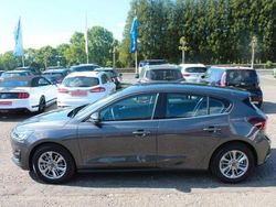 Grau Gebraucht 2023 Ford Focus Titanium Limousine | 20.490 € (Guter Preis)