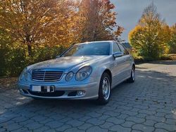 Silber Gebraucht 2003 Mercedes E200 Classic Limousine | 2.900 € (Fairer Preis)