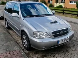 Silber Gebraucht 2006 Kia Carnival Van / Kleinbus | 2.000 € (Etwas zu teuer)