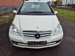 Weiß Gebraucht 2012 Mercedes A180 Style Limousine | 3.650 €