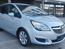Grau Gebraucht 2017 Opel Meriva Active Van / Kleinbus | 5.300 € (Guter Preis)