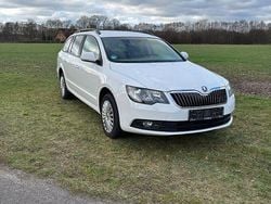 Weiß Gebraucht 2014 Skoda Superb Active Kombi | 9.000 € (Fairer Preis)