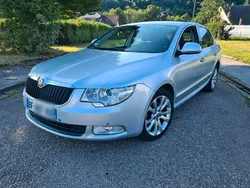 Grau Gebraucht 2011 Skoda Superb Limousine | 7.650 € (Fairer Preis)