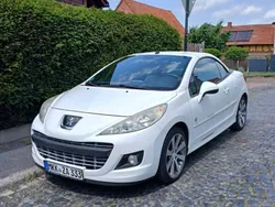 Weiß Gebraucht 2012 Peugeot 207 CC Roland Garros Cabrio | 4.800 €