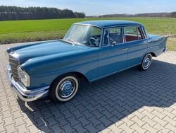 Blau Gebraucht 1967 Mercedes W111 Limousine | 24.900 €