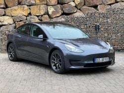 Grau Gebraucht 2022 Tesla Model 3 Limousine | 25.500 € (Guter Preis)