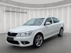 Weiss Gebraucht 2011 Skoda Octavia Limousine | 13.990 €
