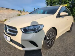 Hellelfenbein Gebraucht 2022 Mercedes B180 Van / Kleinbus | 15.900 € (Superpreis)
