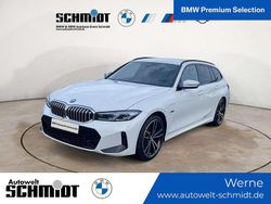 Alpinweiß uni Gebraucht 2022 BMW 330e M Sport Kombi | 32.390 € (Fairer Preis)