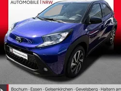 Juniper blue metallic/ night sky black Gebraucht 2023 Toyota Aygo Basis Kleinwagen | 15.449 € (Fairer Preis)