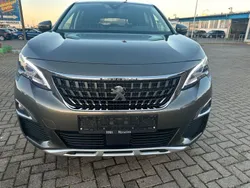 Grau Gebraucht 2020 Peugeot 3008 Allure Van / Kleinbus | 16.499 € (Guter Preis)