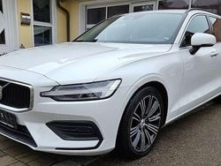 Icewhite / solid Gebraucht 2021 Volvo V60 Momentum Kombi | 17.990 €