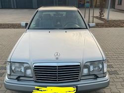 Silber Gebraucht 1995 Mercedes E220 Coupé | 9.900 €
