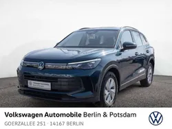 Nightshade blue metallic Gebraucht 2024 VW Tiguan Basis SUV | 35.899 € (Superpreis)