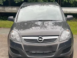 Grau Gebraucht 2012 Opel Zafira Van / Kleinbus | 4.499 € (Guter Preis)