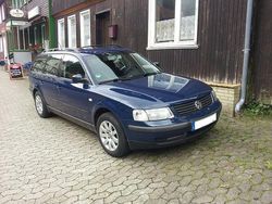 Blau Gebraucht 1999 VW Passat Kombi | 2.500 €